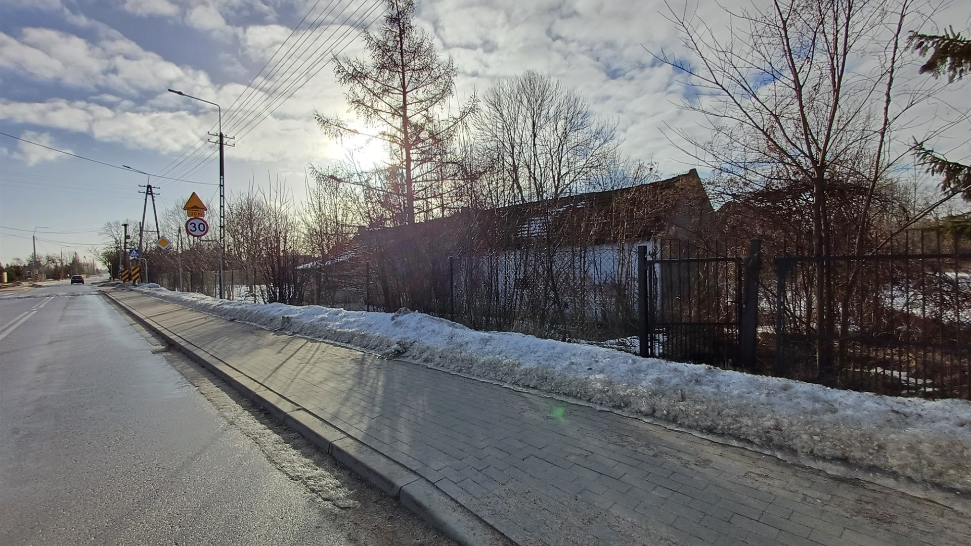 Działka na sprzedaż